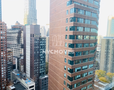 Water Street, New York - Photo Thumbnail 18