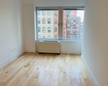 Water Street, New York - Photo Thumbnail 8