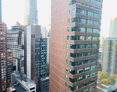 Water Street, New York - Photo Thumbnail 2