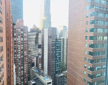 Water Street, New York - Photo Thumbnail 9