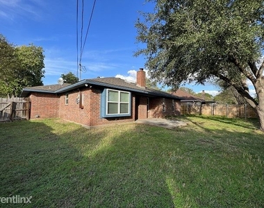 3812 Brighton Dr - Photo Thumbnail 9