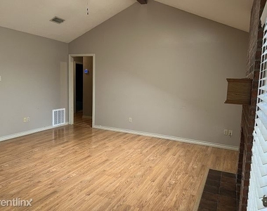 3812 Brighton Dr - Photo Thumbnail 2