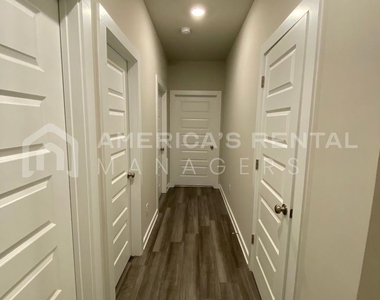 230 Avalon Way - Photo Thumbnail 9