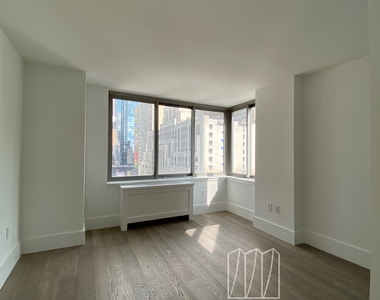  47th Street - Photo Thumbnail 6