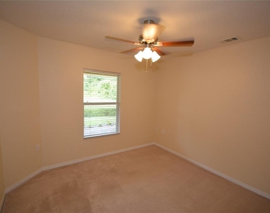 4600 E Moody Boulevard - Photo Thumbnail 16