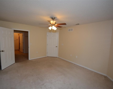 4600 E Moody Boulevard - Photo Thumbnail 11