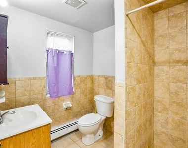 1241 Clinton Pl - Photo Thumbnail 9