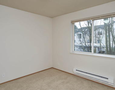 16619 Larch Way - Photo Thumbnail 32