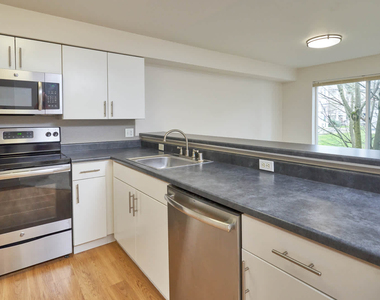 16619 Larch Way - Photo Thumbnail 23