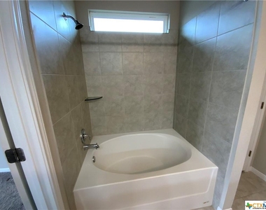 1303 Lakeway Crossing - Photo Thumbnail 14