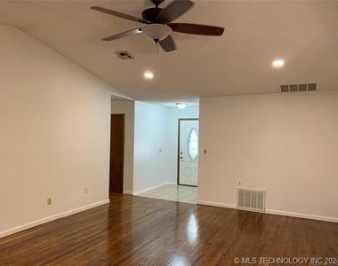 1709 N Desert Palm Avenue - Photo Thumbnail 3