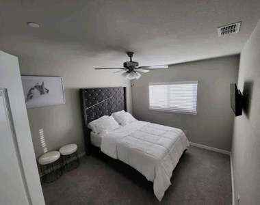 1270 Alamo Drive - Photo Thumbnail 9