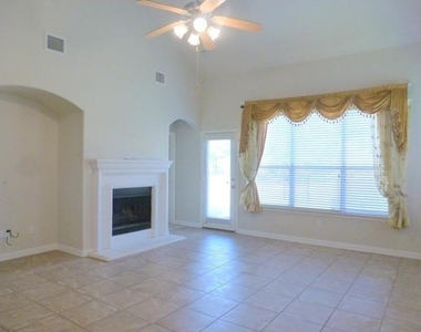 2729 Raspberry Court - Photo Thumbnail 4