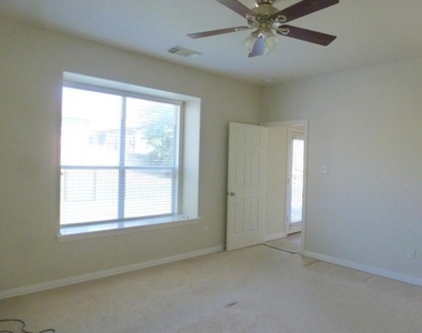 2729 Raspberry Court - Photo Thumbnail 10