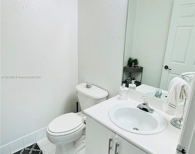 10915 Sw 245th St - Photo Thumbnail 5