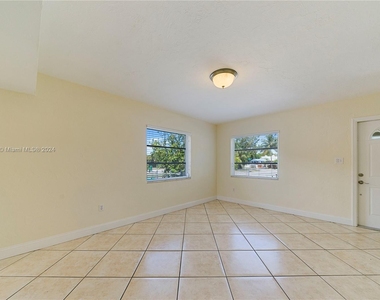 2332 Sw 26th Ln - Photo Thumbnail 3