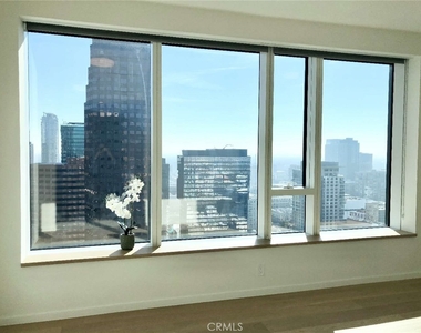 889 Francisco Street - Photo Thumbnail 6