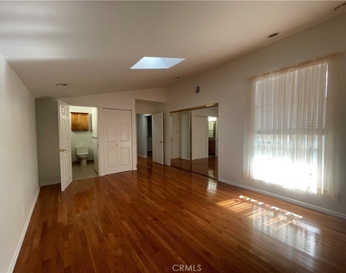 1160 Coronet Avenue - Photo Thumbnail 6