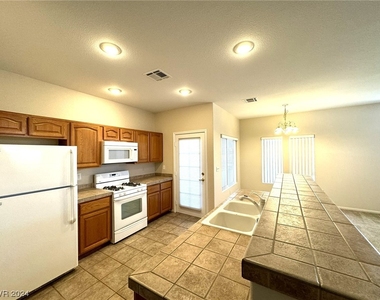 10021 Crimson Palisades Place - Photo Thumbnail 2