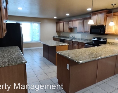 1325 Lake Springs Ln - Photo Thumbnail 25