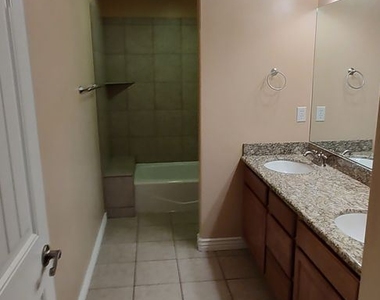 1325 Lake Springs Ln - Photo Thumbnail 20