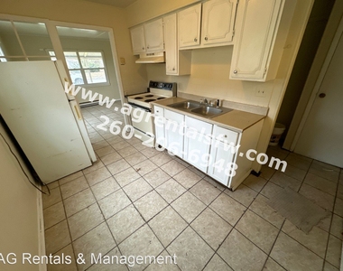 1202 Capitol Ave - Photo Thumbnail 4