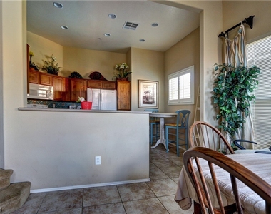 3975 N Hualapai Way - Photo Thumbnail 6