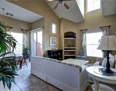 3975 N Hualapai Way - Photo Thumbnail 2