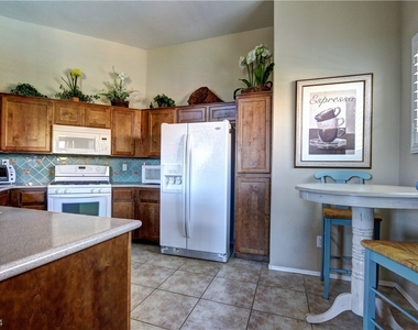 3975 N Hualapai Way - Photo Thumbnail 8