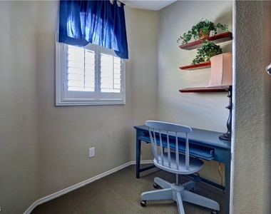 3975 N Hualapai Way - Photo Thumbnail 15