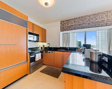 1435 Brickell Ave - Photo Thumbnail 2