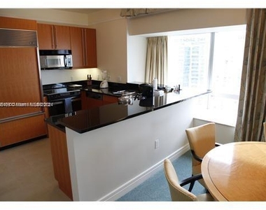 1435 Brickell Ave - Photo Thumbnail 3