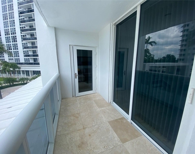 10275 Collins Ave - Photo Thumbnail 9