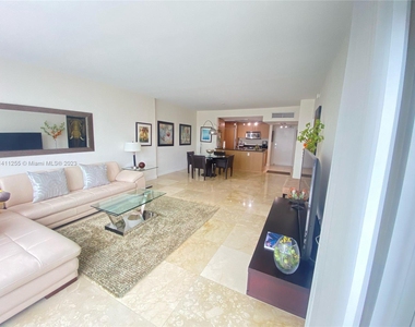 10275 Collins Ave - Photo Thumbnail 15