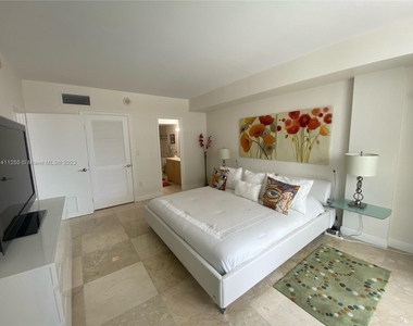 10275 Collins Ave - Photo Thumbnail 19