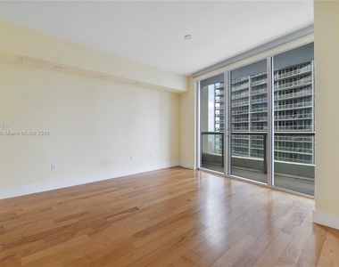 475 Brickell Ave - Photo Thumbnail 12