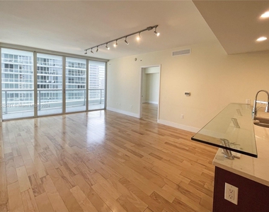 475 Brickell Ave - Photo Thumbnail 7