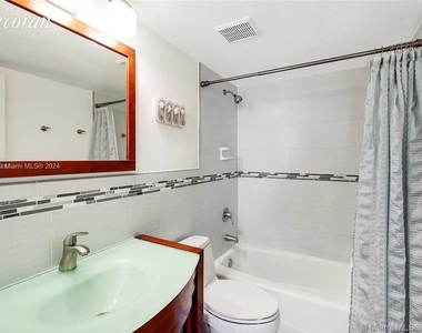 6767 Collins Ave - Photo Thumbnail 10