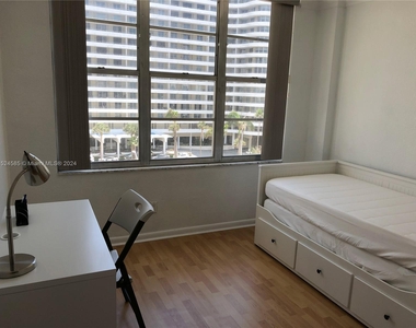 5600 Collins Ave - Photo Thumbnail 13