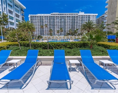 5600 Collins Ave - Photo Thumbnail 20