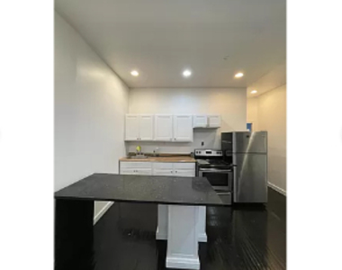 635A Lexington Avenue - Photo Thumbnail 1