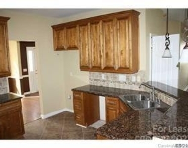 8228 Tonawanda Drive - Photo Thumbnail 7