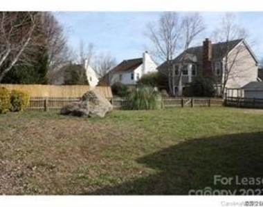 8228 Tonawanda Drive - Photo Thumbnail 2