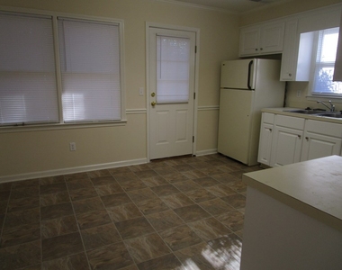 881 Grimble Ct - Photo Thumbnail 3