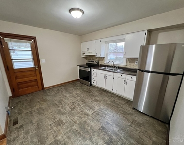 1432 Parkamo Avenue - Photo Thumbnail 5