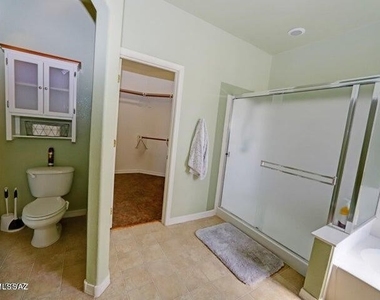 1004 W Thornbush Place - Photo Thumbnail 36