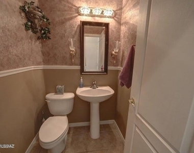 1004 W Thornbush Place - Photo Thumbnail 38