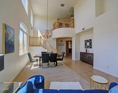 1004 W Thornbush Place - Photo Thumbnail 3