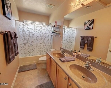 1004 W Thornbush Place - Photo Thumbnail 26