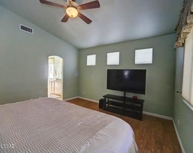 1004 W Thornbush Place - Photo Thumbnail 30